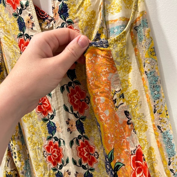 Charming Floral Sleeveless Top - Picture 4 of 6